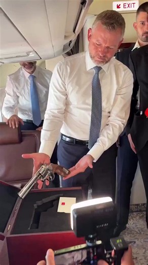 🚨Update: European leaders are in shock as Turkish President gifts them a gun! Shocking discovery for some. UK PM told his staff to get rid of his upon arrival in London, they gave it to the Police!