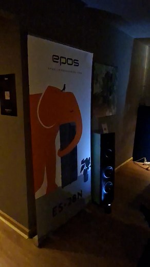 Hxos Eikona Show 2025 – opening shot 🎬 Τα πρώτα δευτερόλεπτα από το δωμάτιο του Studio HiFi Diapason: 🎯 Κύριο σύστημα FinkTeam KIM με Burmester, Clearaudio Innovation & Linn streamer – φυσικός, ισορροπημένος ήχος με δυναμική και σκηνή. 🎯 Δεύτερο σύστημα Audiolab 9000 series με Epos ES7N & Clearaudio Compass – τα ES7N δείχνουν πόσο ώριμος και ολοκληρωμένος μπορεί να είναι ο ήχος ενός bookshelf σε κανονικό χώρο. Πέρνα από το δωμάτιό μας να τα ακούσεις και να μιλήσουμε για το επόμενο βήμα στο δι