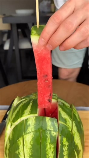 702K views · 3K reactions | We've been cutting vegetables wrong  Helpful kitchen and meal prep tutorial tips for cutting fruits and veggies fast. This original video was produced by Wes and Alison. | Lazy Genius | Facebook