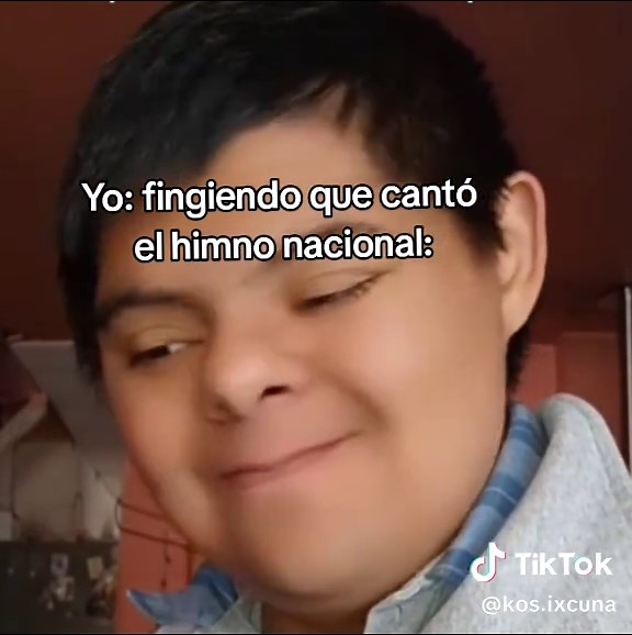 Humor al Fingir Cantar el Himno Nacional