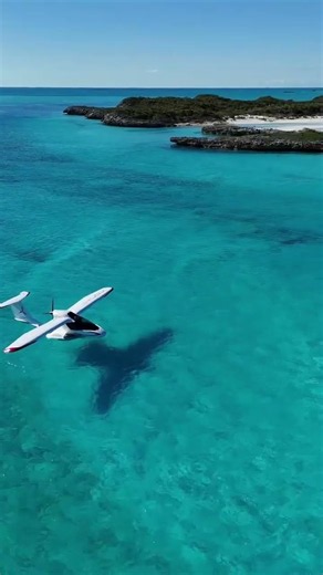 Staniel Cay, Bahamas🇧🇸 . . . . . #FlyTheICON #ICONA5 #Seaplane #AviationLife #AviationPhotography