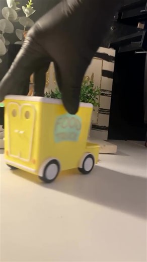 🚚 Food Truck Pen Holder • STL and 3MF files ➡️ Download 3D print model: https://cults3d.com/:3756451 💡 Designed by Zhope3d