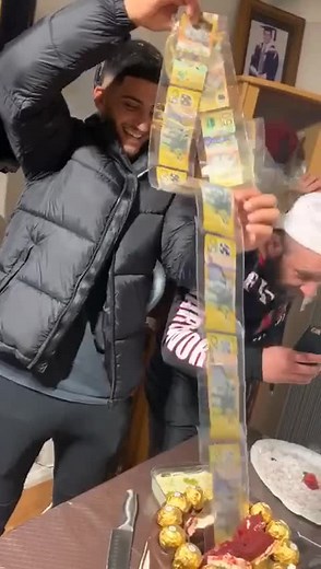 Money Cake Pulling: Cake with Cash Surprise Inside