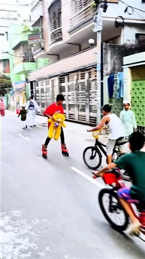 Raiyan Bro funny skating video #roadskating #inlineskating #stunts #skatingchannel #dhakaskatingcl