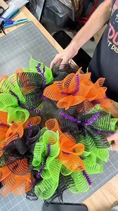 4.1K reactions · 812 shares | Hey yall check out this QUICK and EASY wreath tutorial. You can use this same recipe for any season, Holiday or theme… #walldecor #homeimprovements #olympicgames #Halloween | DecoExchange | Facebook