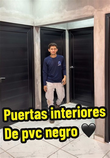 Puertas de PVC negro 🖤 Modernas, prácticas y de bajo mantenimiento. Una opción que combina funcionalidad y elegancia para interiores. ¿Las pondrías en tu casa? #PuertasPVC #PVC #PuertasModernas #DiseñoDeInteriores #hogar