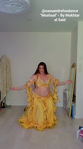 Hi! Decided to start the week off with some golden veil improvisation to to gorgeous "Mashaal" by Mokhtar Al Said from Jalilah Lorraine Zamora 's incredible Album of Stage Cuts. As you may have noticed I have been into spiral ruffles lately lol and while I do love the look and effect they can impact your veil working make it a little trickier so it's important to practice with them, as well as practicing in new costumes to get a feel for how they move. If you want to work on veil with me I still