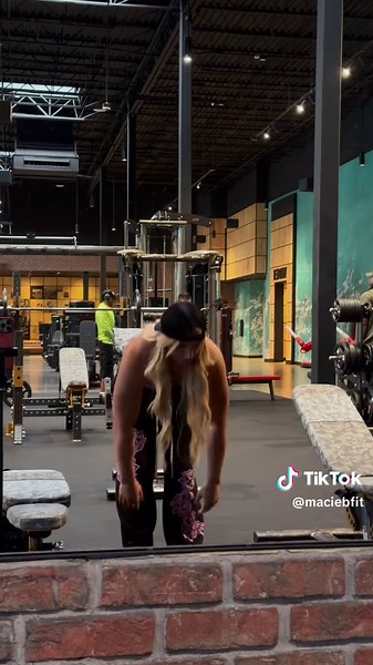 🖤🖤 #fittok #gymtok #gymgirl #girlswholift #fitgirl #girlswholiftweights #girlswithmuscle