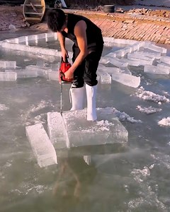 77M views · 618K reactions | Making a house out of ice! 略 | MetDaan Fitness | Facebook