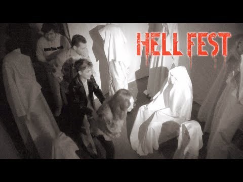 HELL FEST - Haunted Maze With The Cast! (Amy Forsyth, Christian James, Bex Taylor-Klaus)