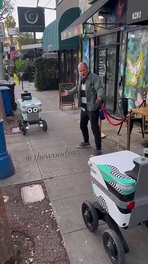7K views · 4.1K reactions | Quick Draw mode 烙 An @ubereats Robot Standoff narrated by none other than @WoodyHarrelson AKA Freewheelin’ Franklin in our Freaks Anarchy Flag jacket鸞 Repost @theWOODSWeHo | The Freak Brothers | Facebook
