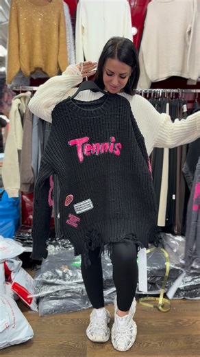 Nina on Instagram: "В наявності Новинка😍😍😍 Обʼємний светр Машинна вʼязка Теплий та приємний до тіла Розмір єдиний Полуобхват по груді 68см Довжина 65см 💵2000грн 📲093 455 61 27"