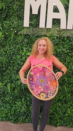 45 reactions | Why choose between frames and flowers when you can do both!  It’s not uncommon for our lovely customers to fall in love with more than one frame idea and we love to see it! There’s nothing better than watching your creativity bloom as you make your own beautiful decor! 朗 #pressedflowerart #workshop #thingstodo #pressedflowers #girlsnightout #friends #girlsday | Maivie | Facebook