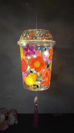Super Easy Mid-Autumn Festival Handmade Lantern!Don't throw away your empty bubble tea cups! Make beautiful Mid-Autumn lanterns with your kids! #parentchildcrafts #kindergartencrafts #paperartcreation #autumncraft #AutumnVibes #autumnfestival #handmadediy #handicraft #kidscraft #igreach #instagrowth #explore | Paper Art Creation