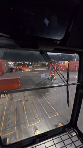 The Machine Operator on Instagram: "4 high straddle carrier detail @trucker_gang #ila #fyp #pov #straddlecarrier #bluecollar #ilwu #themachineoperator"