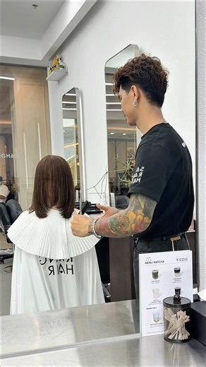 Soft Layer ✂️ ทรงนี้สวยเพราะ “องศา” ใช้ 45° เป็นหลัก เลเยอร์เลยนุ่ม เบา ดูเป็นธรรมชาติ ใครอยากดูคลิปสอนแบบเต็ม ๆ คอมเมนต์มาได้เลยครับ #saranghair #SoftLayer #ยก45องศา #เทคนิคตัดผม #layerhaircut