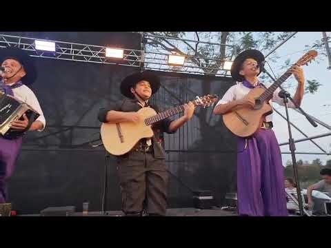 AGUSTIN MERLO tocando en la fiesta del Agricultor. TALLER DE CANTO FUSA🎤🎶❤️
