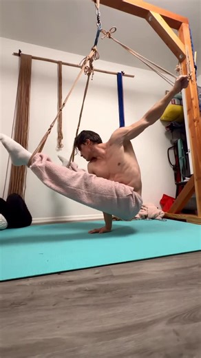 Vladislav Litvinenko on Instagram: "Shapes💠 Exploring shibari and dynamics with @selkie_skins #rope #shape #dynamics #shibari #art"