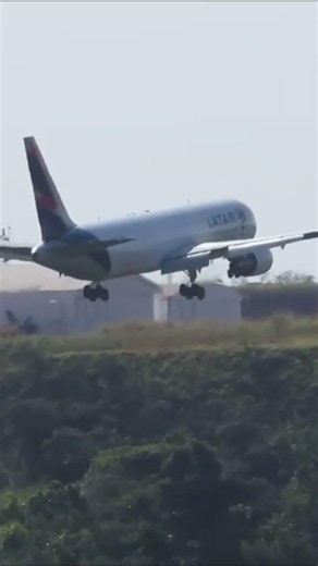 LATAM Boeing 767 Nearly Hits Mountainside With Landing Gear 😳✈️#aviation #LATAM #boeing767 #avgeek