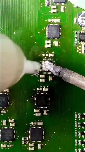 Desoldering Techniques using Desoldering Pump #mobilerepair #technology #smartphone #repair #tech