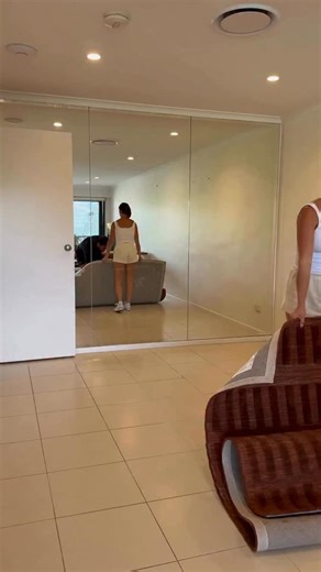 Nothing like a good transformation. See how @ktbunton ‘s Byron Bay Airbnb comes to life with the Seb, crafted from solid acacia wood and designed to extend as the guest list grows. In the spotlight: Seb Extendable Dining Table Set for 4-6 and Claudia Area Rug | Castlery