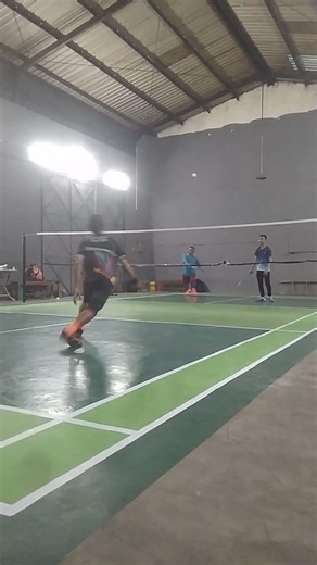 Neting Pisang ⁉️ #badminton #shortvideo #badmintonlovers