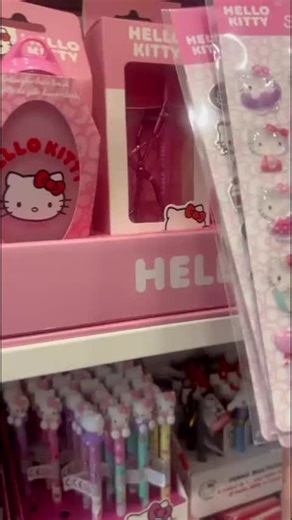 💖✨ Quale sticker di Hello Kitty ti rappresenta di più? ✨💖 Sono curiosissima 😍… dimmi il tuo preferito nei commenti e vediamo quale conquista tutti! 🎀👇 #HelloKitty #Stickers #CuteStyle #KawaiiLove #TikTokItalia