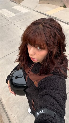 🌻ʟɪɴᴀ ᴠᴀʟᴅɪᴠɪᴀ🌻 on Instagram: "Aprendiendo a andar en patines… se logrará?"