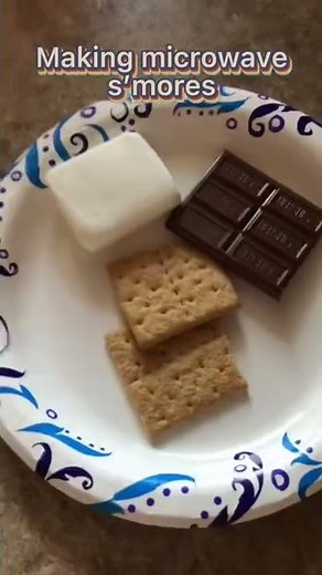 Making Microwave S’mores
