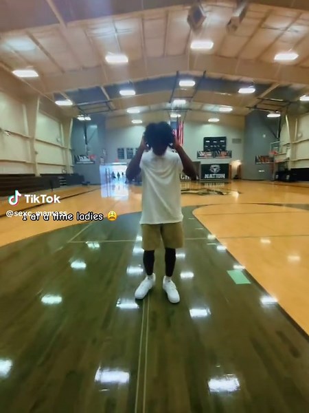 1 at a time ladies 😩