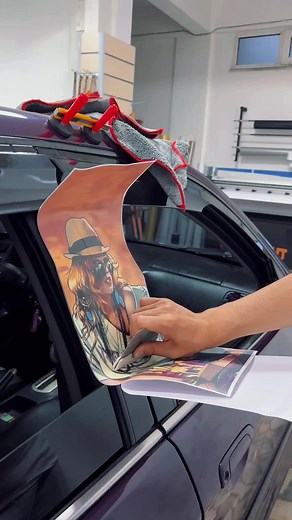 Explora Sticker Bank de Revolut