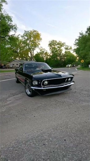 Beefy Sounding '69 Mach 1 Mustang