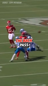 🎭 Watch Travis Kelce hilariously mimic Patrick Mahomes' "voice" after a wild behind-the-back pass! Find out the real reason behind this improv play! 🤔🗣️ #NFL #PatrickMahomes #TravisKelce #Chiefs #Preseason | NFL Buzz