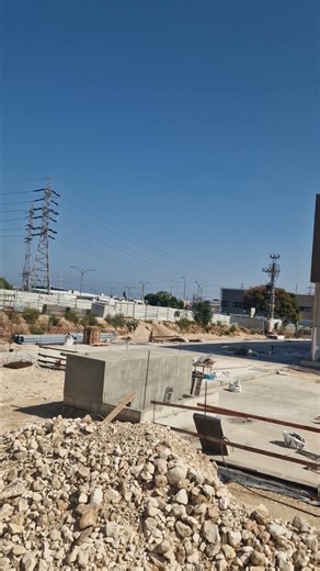 המבנה של כלמוביל בבנייה במחצבת 4.5. היה עץ פיקוס ענק שנכרת, בשטח שבו לא בנו. לא חבל?