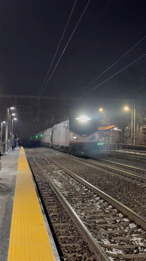 Amtrak #67 with Some Horn Doppler in the Rain 🌧️