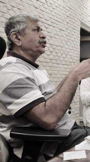 7.3K views · 332 reactions | Tonsillar crypts normal hote hain, par agar oral hygiene theek na ho toh food particles yahan atak sakte hain — isliye regular brushing aur gargles zaroori hain. #oralhygiene #doctor #doctorvlogs #health #healthandwellness | Amod Kumar | Facebook