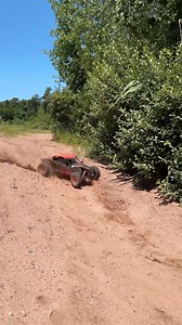 This 6S brushless beast is a blast to drive on rolling dirt hills! It’s not a big air rig since the Losi 8ight-X Super Lasernut is modeled after the real Lasernut U4 buggy, but pumps out some exciting action, on bumpy terrain and in loose dirt. . . . . #losi #losilasernut #rcoffroad #rcbuggy #rcelectric #rc4x4 #rcbashing #rclife #rcdriver #horizonhobby #losisuperlasernut #rcrockracer #u4 #u4buggy #rcoffroad #8ight #rcbasher | RC Driver