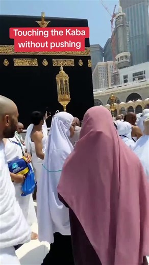 Touch the Kaba Gently: Easy Umrah Technique