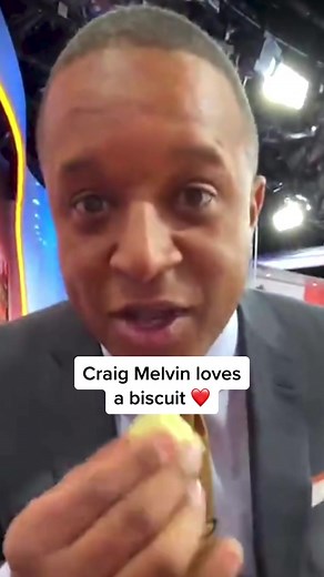 It's too hard for #craigmelvin to choose his favorite #thanksgiving side dish... but who can resist a delicious biscuit from #mayacamillebroussard ? Check out http://today.com/food for the full recipe! #todayshow