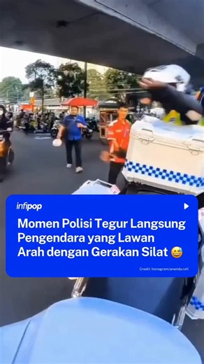 infipop on Instagram: "Seorang polisi lalu lintas mengunggah video saat bertugas di jalanan Jakarta dengan gaya mengatur lalu lintas yang tak biasa. Ia menghadang pengendara motor yang melawan arus menggunakan gerakan silat dan aksi unik lainnya. Besok request gerakan wing chun ya, Pak @ananda.rafi 😅"