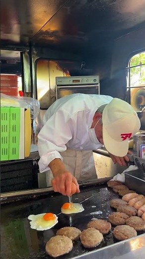 大行列を1人で捌くおじいちゃん 何時間でも並ぶ価値のある美味しさ 西公園にある「今屋のハンバーガー」 福