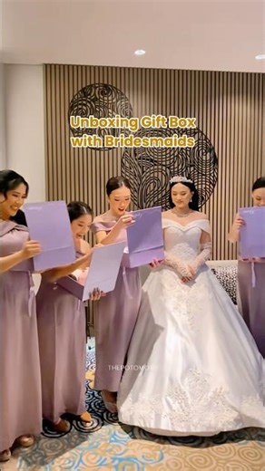 UNBOXING GIFT BOX WITH LOVELY BRIDESMAIDS #weddingphotography