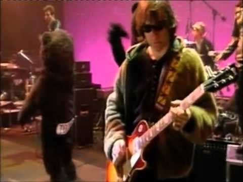 R.E.M. Crush With Eyeliner TOTP 1995