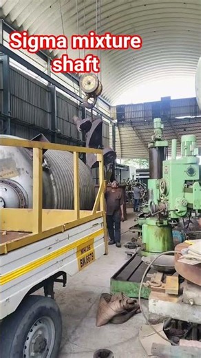 Heavy Sigma Mixer Blade Loading | Safe Crane Lifting Process 🚛⚙️