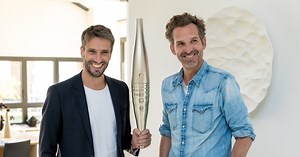 聖火リレーのトーチ公開｜パリ2024オリンピック・パラリンピック