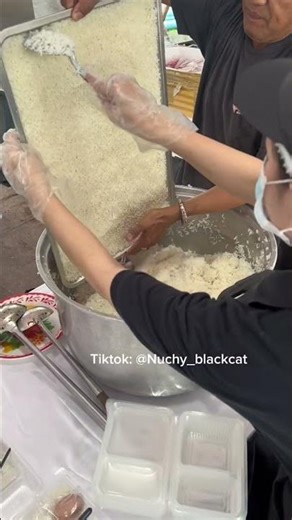 คนหุงข้าวหล่อ อยากกินข้าวเล้ย