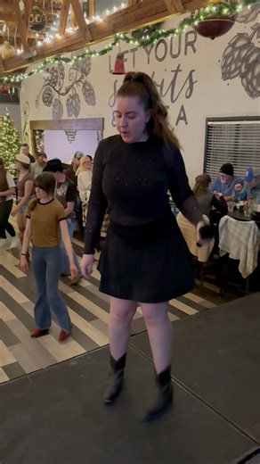 Last night at Bourbon Mill we got “Dizzy” and we loved it! 🤩 I had so much fun teaching this one, we will review it next week again! 🎶 Scooter Lee | FIBE DANCE