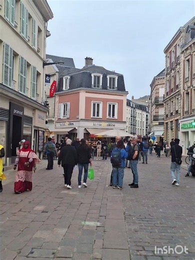 Chartres France @KobzarrTravel #france #chartres #travel #youtubeshorts #europe #travelshorts