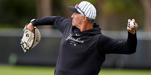 Pettitte first pitch highlights Yankees' Opening Day festivities