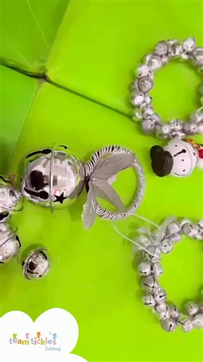 Jingle Bells🔔👉🏻 Team Infants 👉🏻Zebbug👇🏻 Infants participating in a Christmas music learning activity with jingle bells gain a variety of developmental benefits wrapped in a joyful, seasonal experience. Shaking jingle bells helps build early motor skills, hand-eye coordination, and sensory awareness as they explore sound, rhythm, and movement. The festive music stimulates their auditory development and supports early language foundations through exposure to melody and patterns. At the same